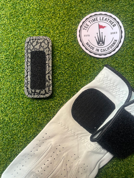 Clip-On Golf Glove Holder: The Perfect Blend of Functionality and Style